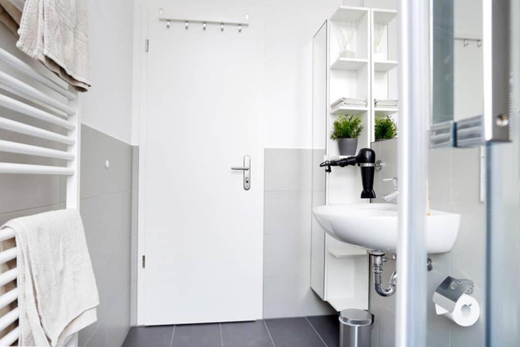 Sc 06 By Rockchair Apartments L Superhost Status L 4 Bedrooms Boxspringbeds 2 Bathrooms Balcony Elevator - Cozy Family & Business Flair Welcomes You! Berlin Eksteriør billede